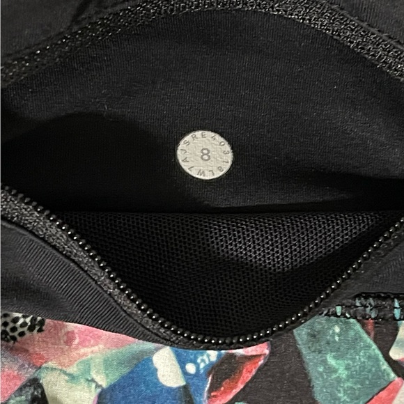 Lululemon speed up short 2.5’ inseam 
color: multi with black waistband 
size:8 - Picture 4 of 4